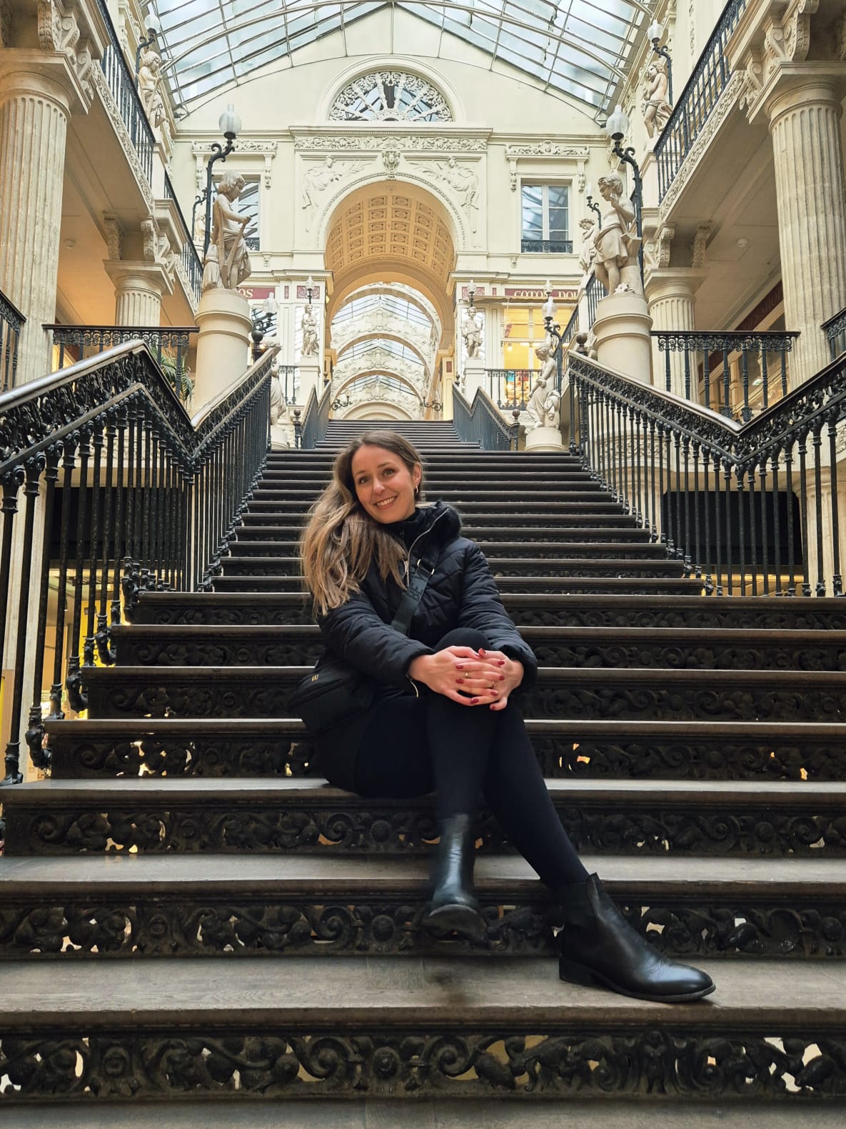 French lessons Adelaide Dedicated French lesson online, with a tutor from Bonjour Australia School in Adelaide, showcasing a blend of culture and education.